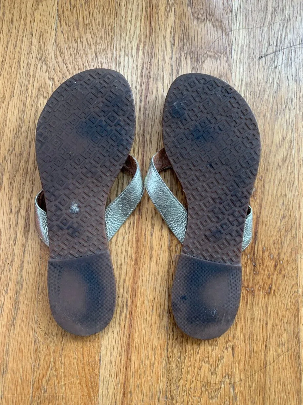 EUC Tory Burch Thora Metallic Gold Leather Sandals/ Flip flops with original box